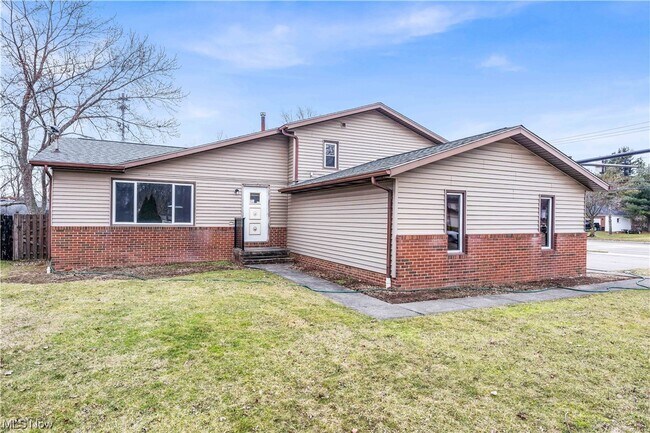 Building Photo - 17575 Howe Rd