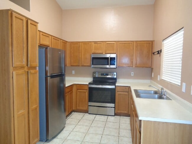 Building Photo - Cozy 3 bedroom home in Goodyear! Large bac...