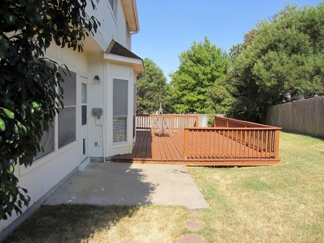 Building Photo - 1815 Hickory Ridge Cove