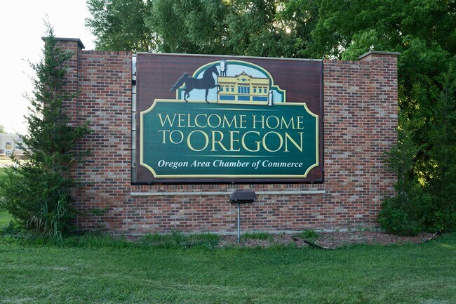 Building Photo - Newly Remodeled 2-Bedroom Apartment in Ore...