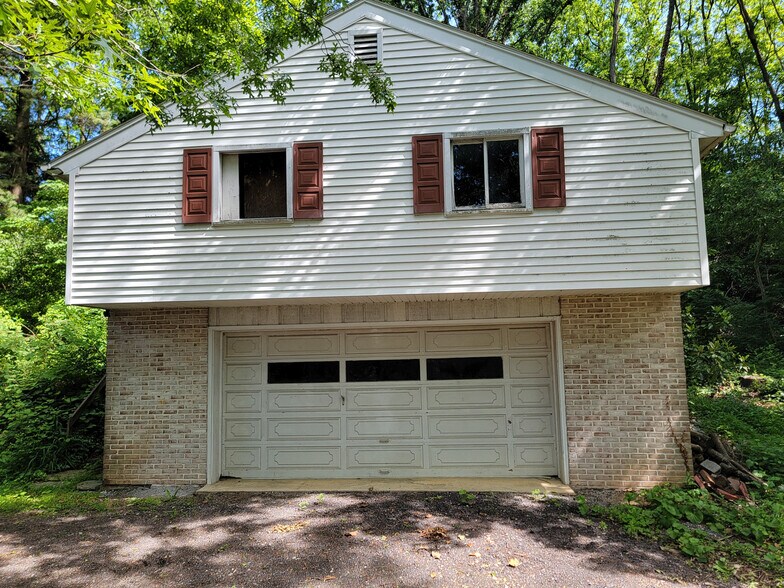 Building Photo - 358 Pool Rd