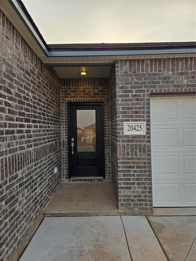 Building Photo - 20425 Deer Creek Dr