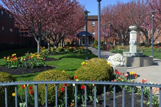 Building Photo - 1901 Hartranft St