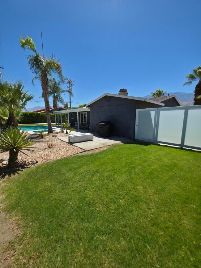 Building Photo - 2190 N Whitewater Club Dr