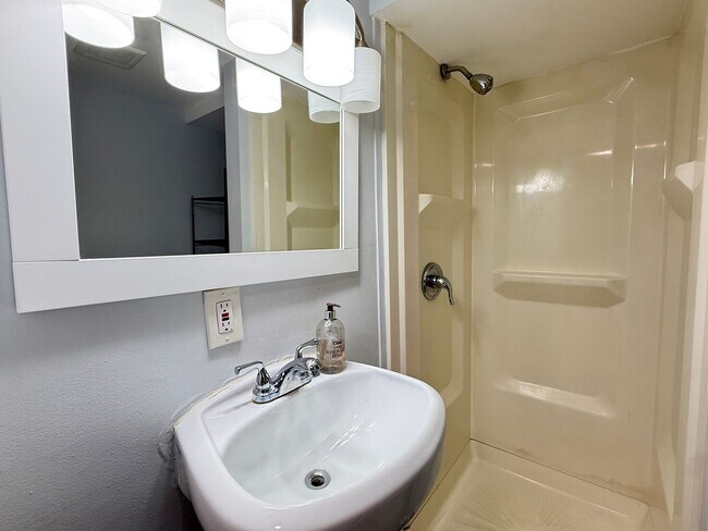 Building Photo - Private Lower-Level Living Space Near Georgetown