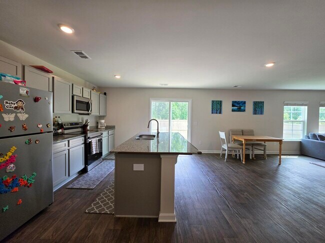 Building Photo - 1812 Lacebark Dr