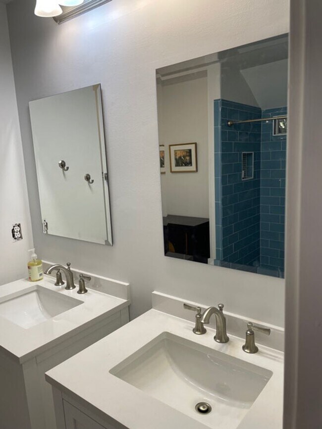 Building Photo - Available 8/1. Beautiful FURNISHED End-Unit Townhome in Central Mt Pleasant!