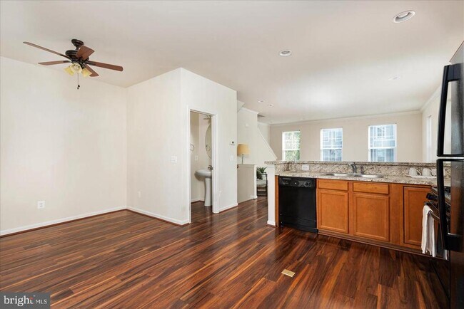 Building Photo - 109 Splendor Gdn Wy