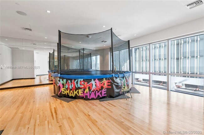 Building Photo - 851 NE 1st Ave