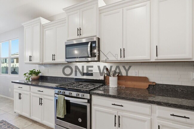 Building Photo - 9854 Thatcher Ave