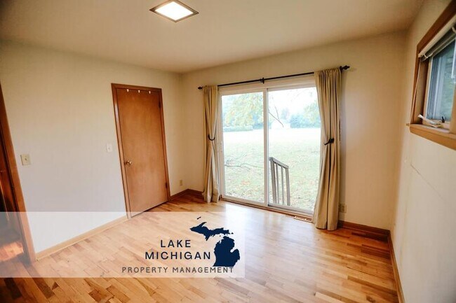 Building Photo - 1687 32nd Ave