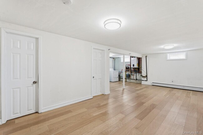 Building Photo - 1374 Prospect Ave