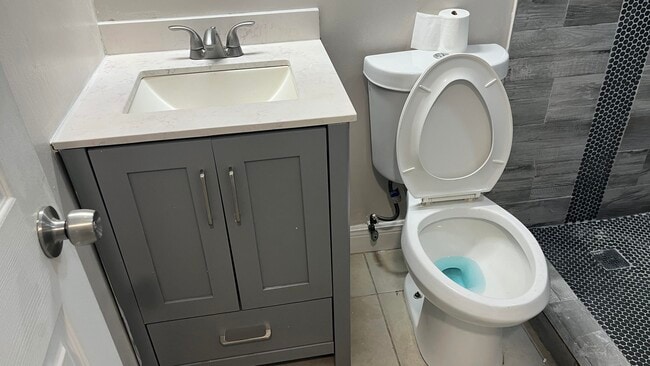 Building Photo - 2001 NE 2nd Terrace