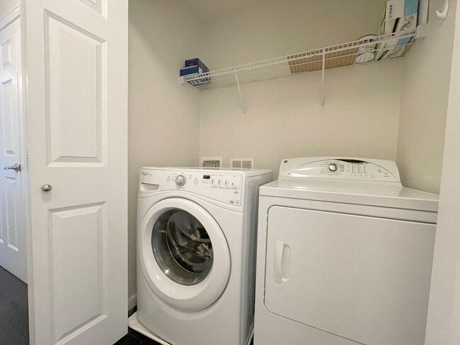 Building Photo - Broomfield! 3 bedroom Townhome! Golf Cours...