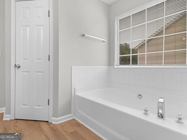 Building Photo - 230 Millstone Dr