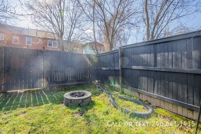 Building Photo - 4925 Just St NE