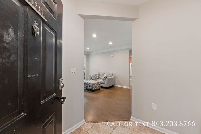 Building Photo - 1731 Chatelain Way