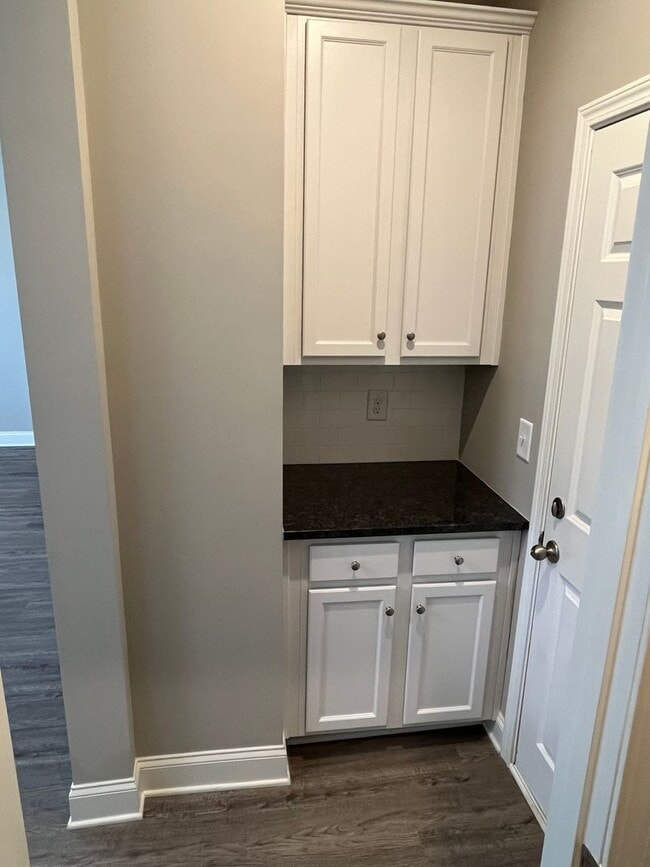 Building Photo - Convenient 3 Bed Townhome near Harrisburg