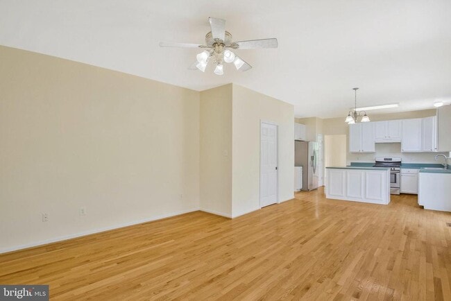 Building Photo - 9112 Granite Ct
