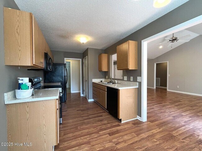 Building Photo - 205 Woodgreen Ln