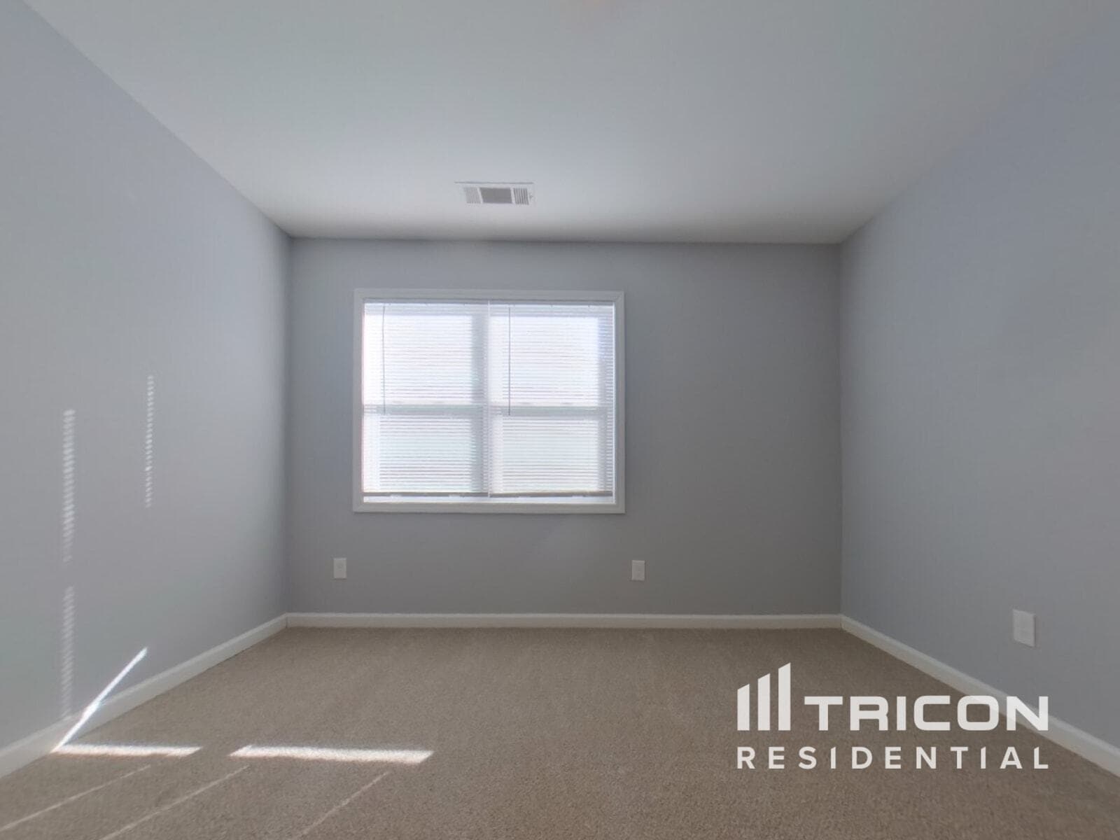 Building Photo - 2445 Hillboro Cir S W