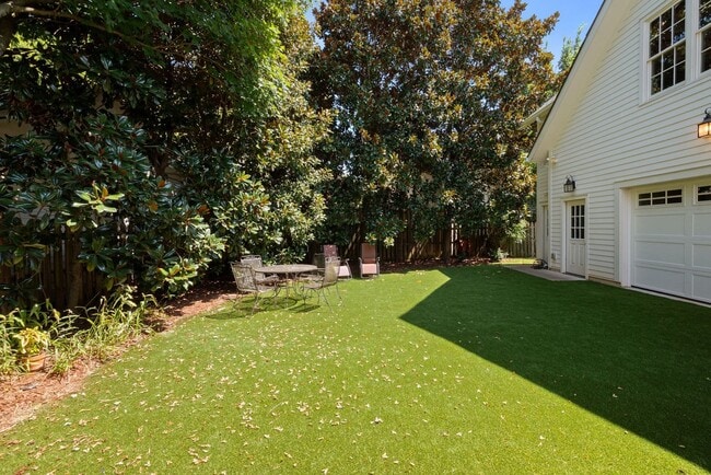 Building Photo - Luxury unfurnished 4BR/4.5BA Tudor in Belle Meade Links.