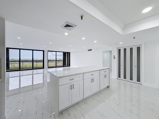 Building Photo - 2480 Presidential Way