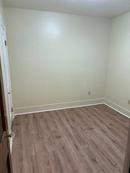 Building Photo - 4680 E 85th St