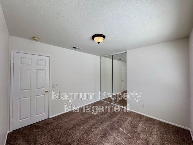 Building Photo - 687 Black Oak Cir