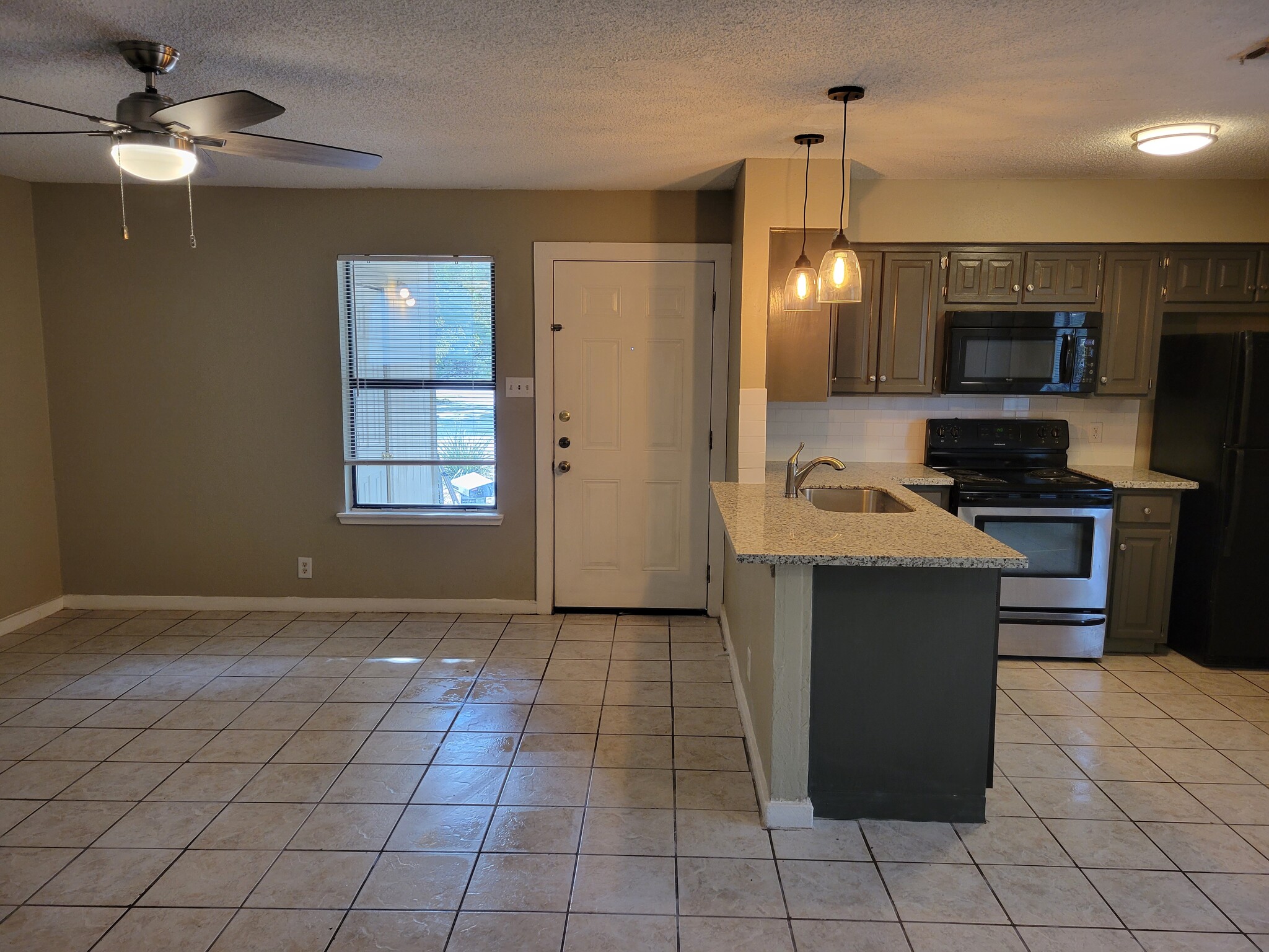 Building Photo - 20700 Bonanza