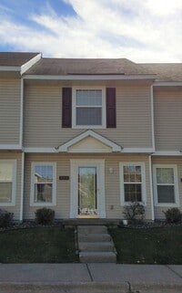 Building Photo - 2 Level Townhouse