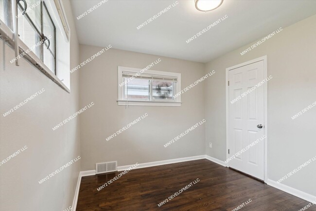 Building Photo - Completely Renovated 3-bedroo, 1.5-bathroo...