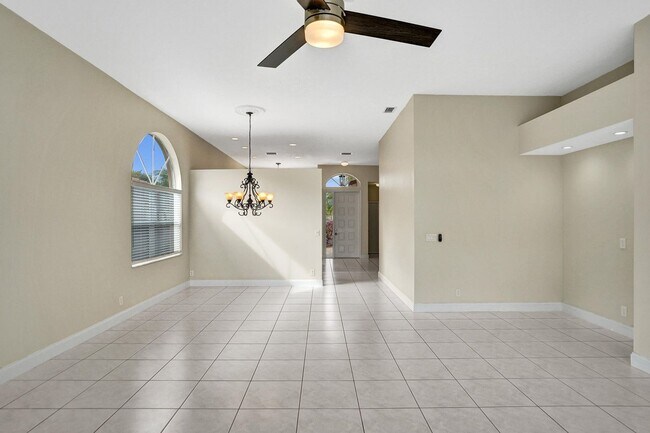 Building Photo - 16658 La Mesa Dr