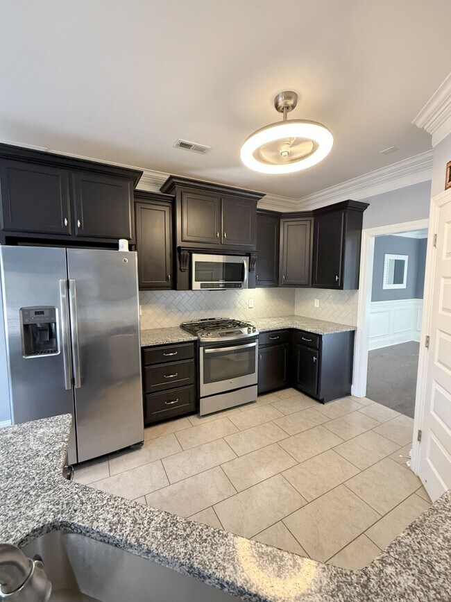 Building Photo - 218 Woodgrove Dr NW