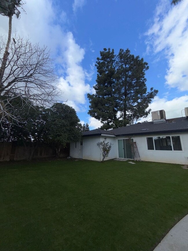 Building Photo - Beautiful 4 Bedroom House in NW Bakersfield with Pool!