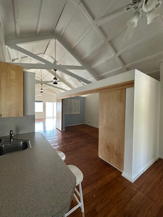 Building Photo - 852 Beach Rd