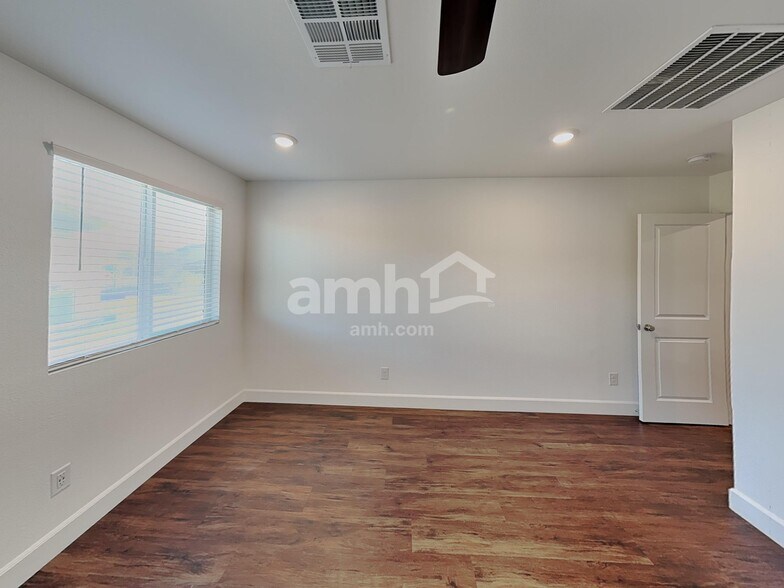 Building Photo - 642 N Water St