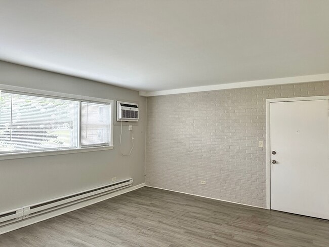 Building Photo - 9709 W Lorraine Dr