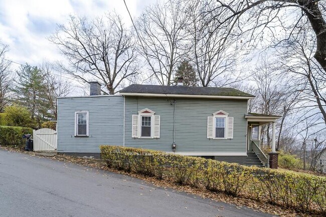 Building Photo - 11 Mann Ave