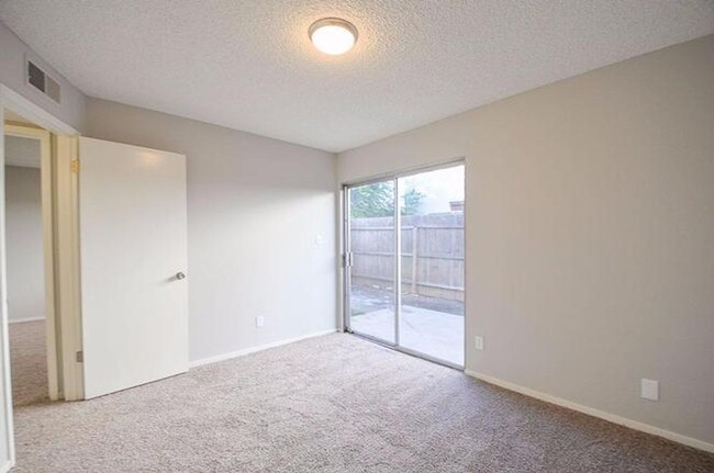 Building Photo - 4233 N Bengston Ave