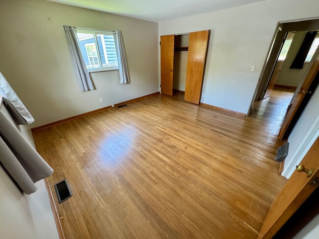Building Photo - 3 Bedroom - Upper Arlington