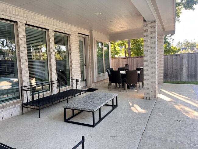 Building Photo - 176 Sweeping Valley Dr