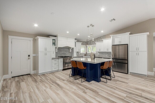 Building Photo - 7731 E Rose Ln