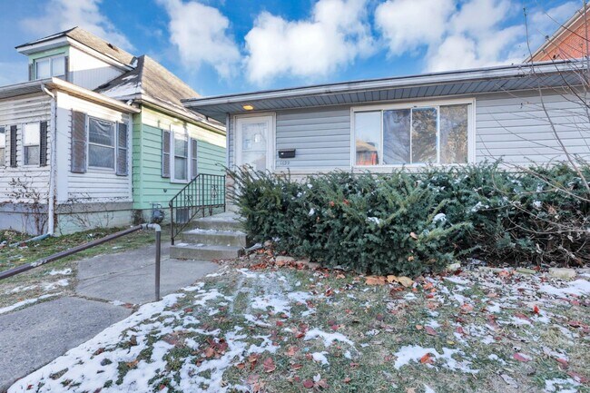 Building Photo - 1699 E Weber Rd