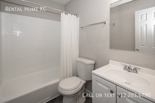 Building Photo - 942 S 57th St