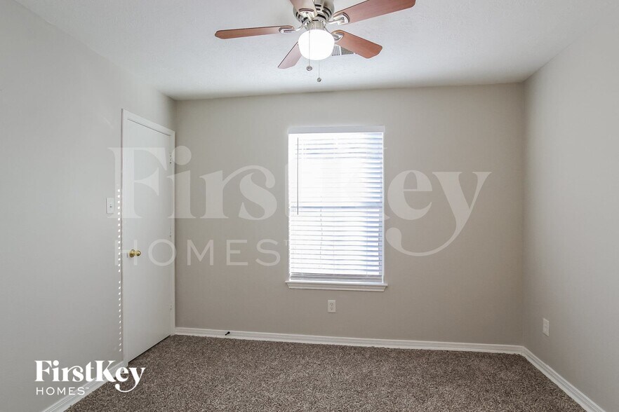Building Photo - 16204 N View Ct