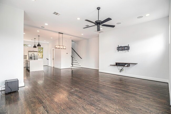 Building Photo - 503 E 34th St