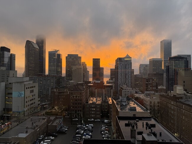 Building Photo - 1105 Spring St