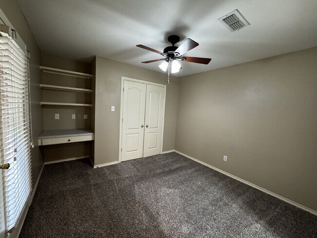 Building Photo - Beautiful Home in Upscale Neighborhood!