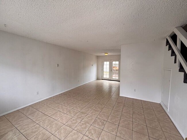 Building Photo - 862 Iowa Ave